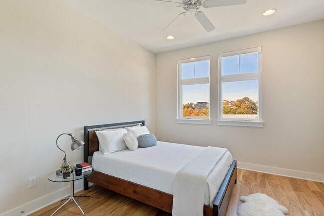 Building Photo - 908 Nueces St