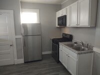 Building Photo - SW 201/203  E Locust