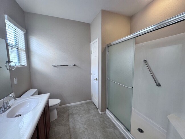 Building Photo - Updated 3 Bed/2 Bath in 55+ Community