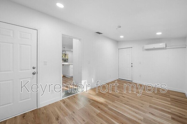 Building Photo - 236 Delray Ave