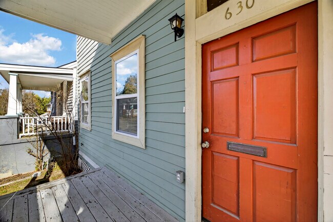 Building Photo - Renovated Historic Home