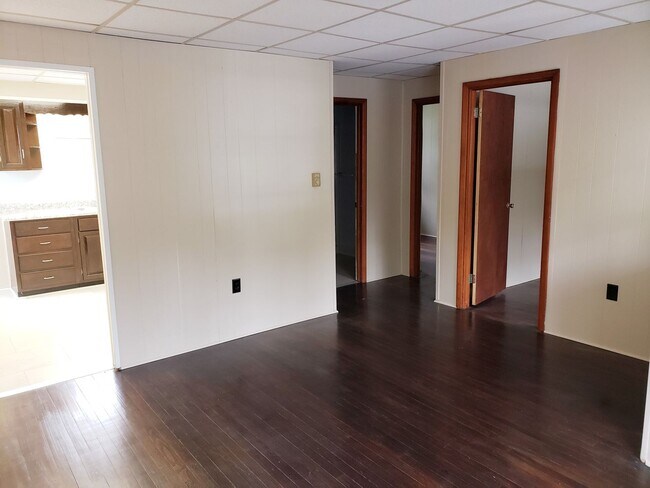 Building Photo - 1200 Cherry Lane Rd