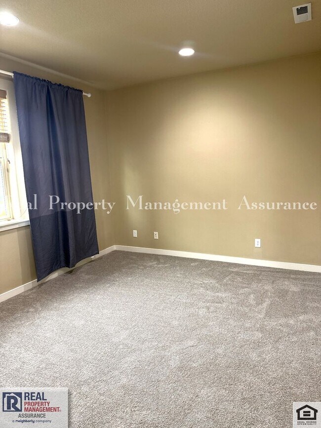 Building Photo - 13933 SW Walnut Creek Way