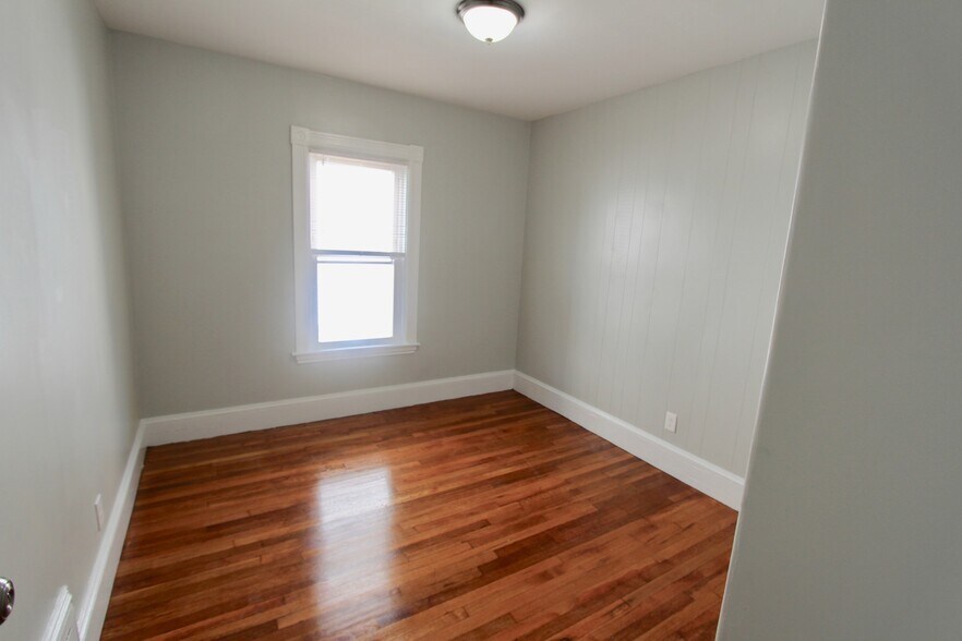 Building Photo - 34 Russell St