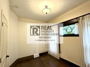 Building Photo - 216 Lafayette Ave NE