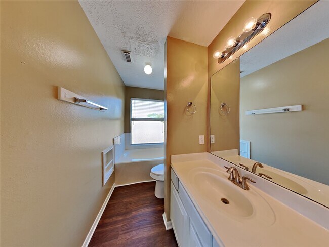 Building Photo - 9419 Stoneridge Canyon Ln