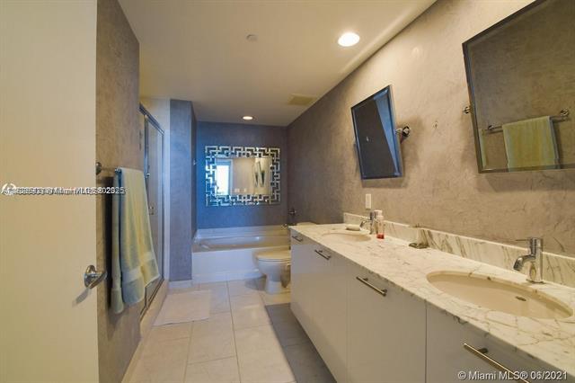 Building Photo - 951 Brickell Ave