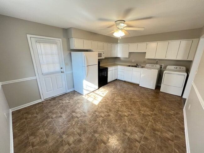 Building Photo - Adorable 3 Bedroom home Convenient to Downtown Durham