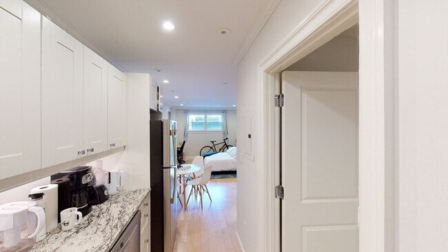 Building Photo - 296 Beacon St