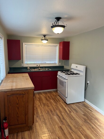 Building Photo - 23683 Shady Ln