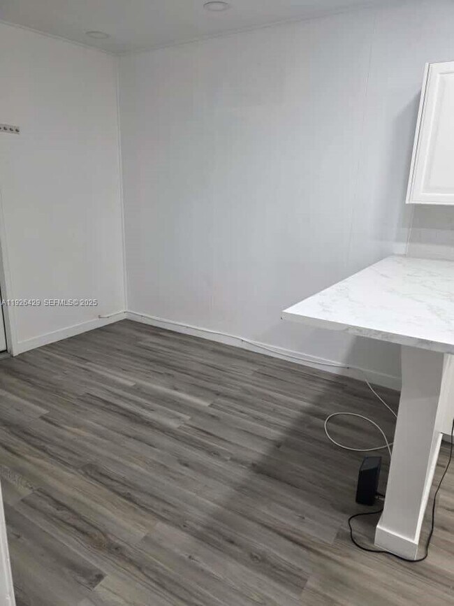 Building Photo - 23 Miami Gardens Rd