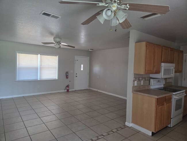 Building Photo - 208 Mirador Dr