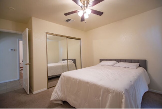 Building Photo - 3 Br 2Ba House with Garage and fenced yard**FURNISHED**