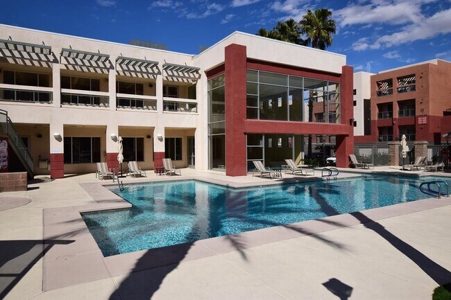 Building Photo - Great Park Ave Condo Unit!