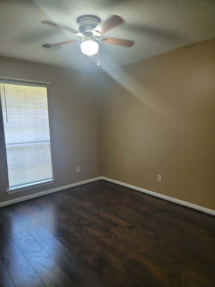 Building Photo - 4556 Gordon Ct