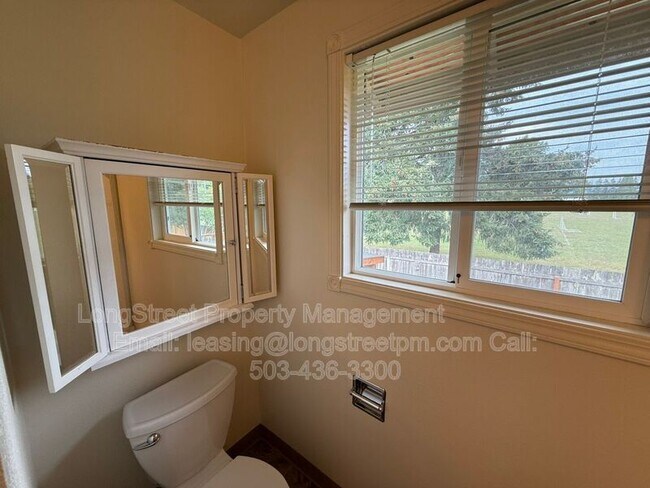 Building Photo - 1634 SW Knollbrook Pl