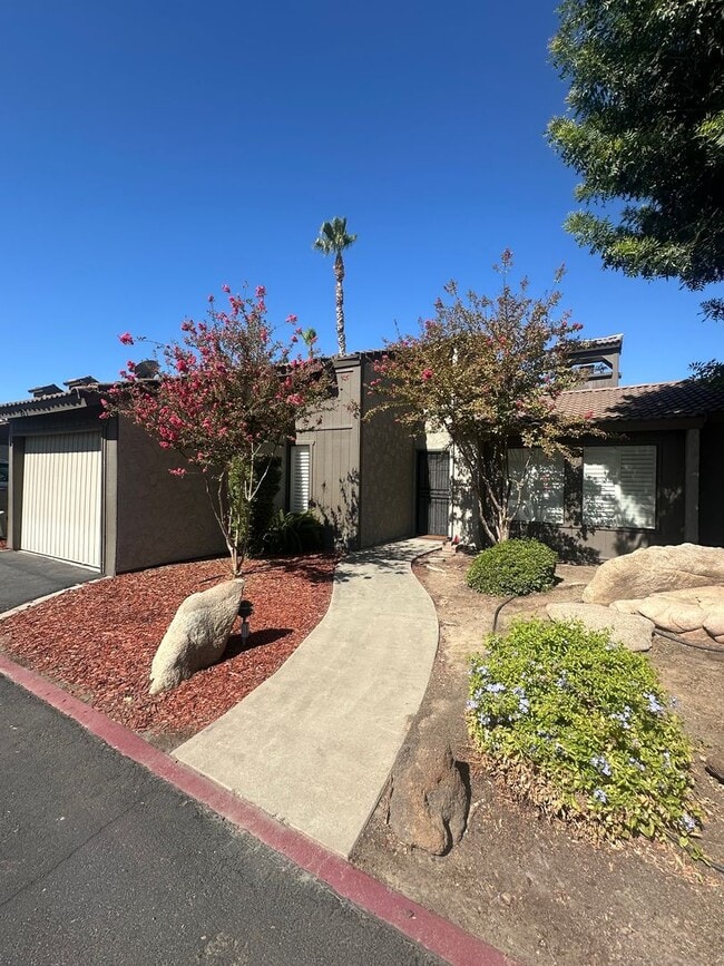 Building Photo - Adorable 2 bedroom 2 bathroom with 1 car garage attached
