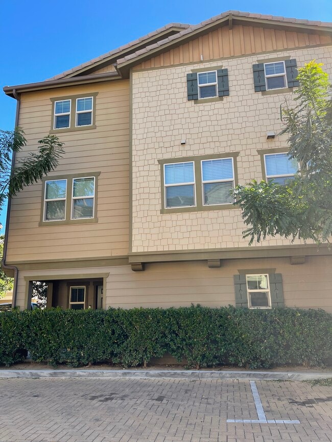 Building Photo - 14111 W Birch Ln