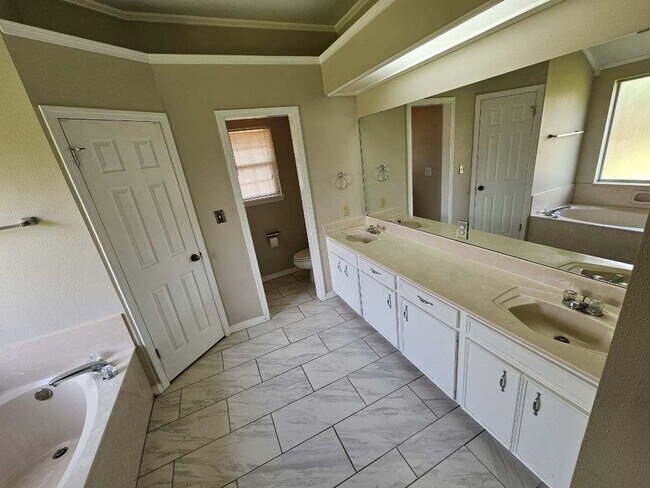 Building Photo - 5901 Pampus Ln