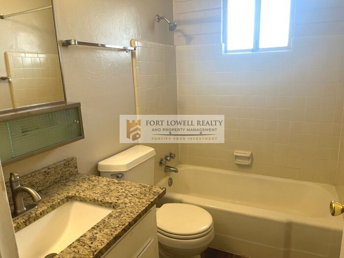 Building Photo - 4350 E Fairmount St