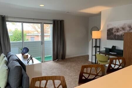 Building Photo - Fully Furnished!