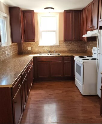 Kitchen (the range has been updated and is stainless steel) - 1219 State St