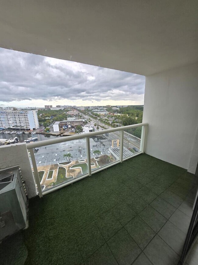 Building Photo - 13499 Biscayne Blvd