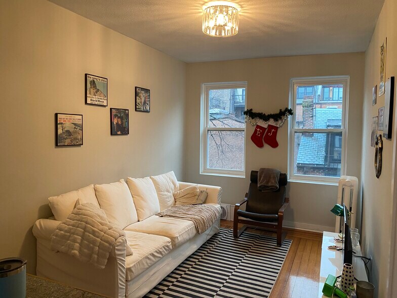 Building Photo - 74 Joy St