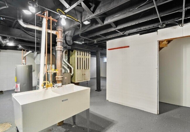 Building Photo - 2128 S 80th St