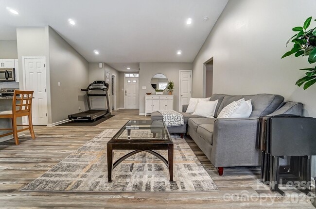 Building Photo - 5519 Waverly Lynn Ln