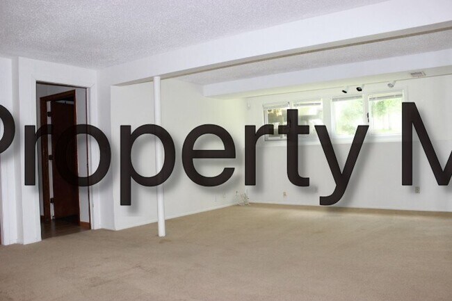 Building Photo - Edina Single Family Home, Hardwood Floors,...