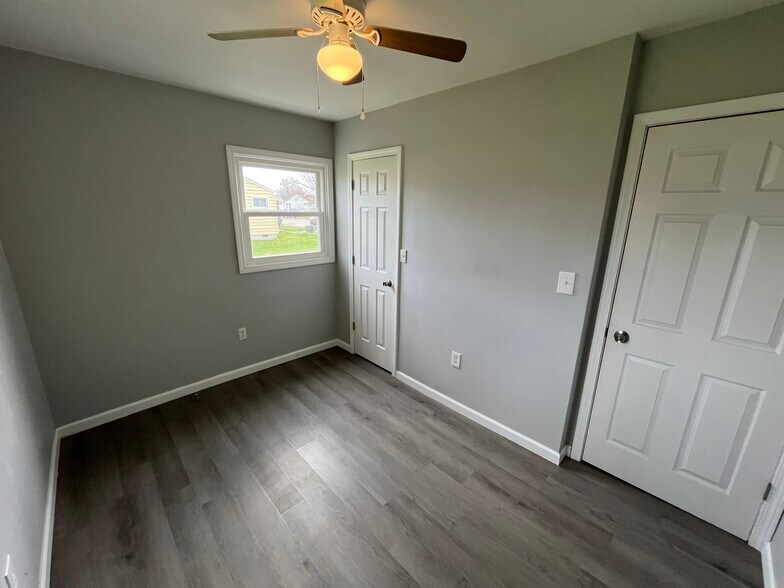 Building Photo - 703 E 28th St