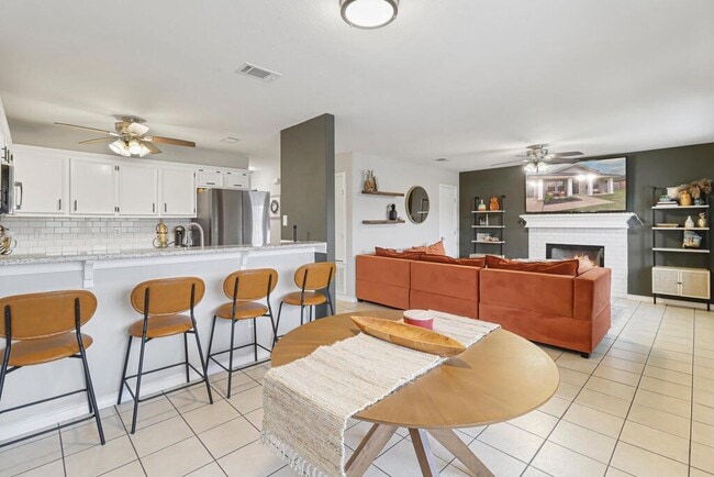 Building Photo - 5725 Ventura Ln