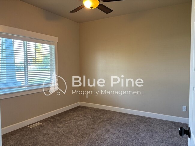 Building Photo - 3312 E Edwards Dr
