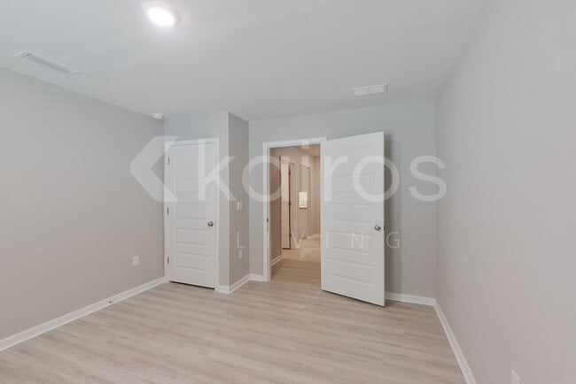 Building Photo - 140 Swallowtail Ln