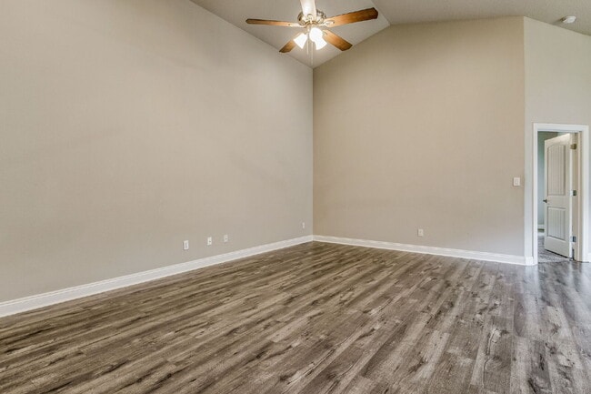 Building Photo - This beautifully maintained 3-bedroom, 2-bathroom residence offers the perfect blend of comfort, ...