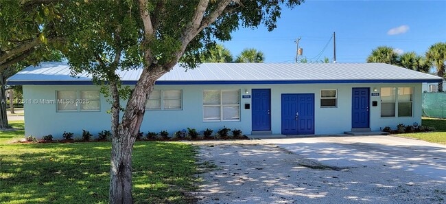 Building Photo - 906 Greenbriar Dr