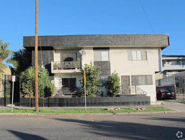 Building Photo - 4161 Oakwood Ave
