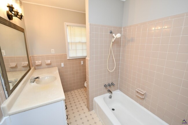 Building Photo - 467 SR 96