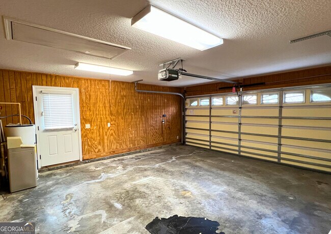 Building Photo - 582 Eagle Blvd