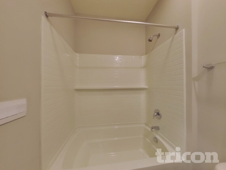 Building Photo - 9137 Hemingway Dr