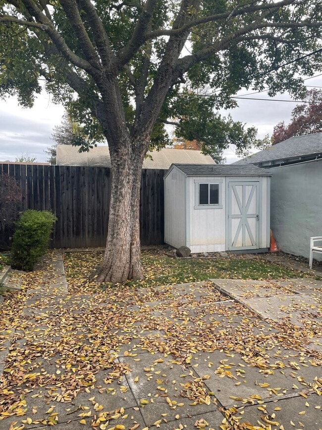 Building Photo - Single Family Home in East Sacramento