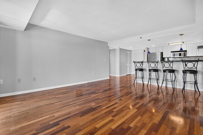 Building Photo - 700 1st St