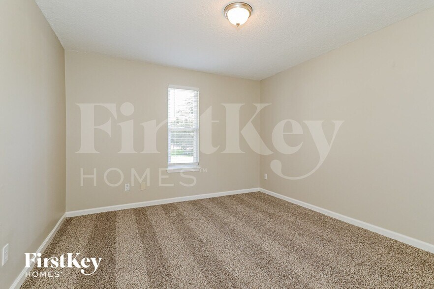 Building Photo - 5323 Thoroughbred Blvd