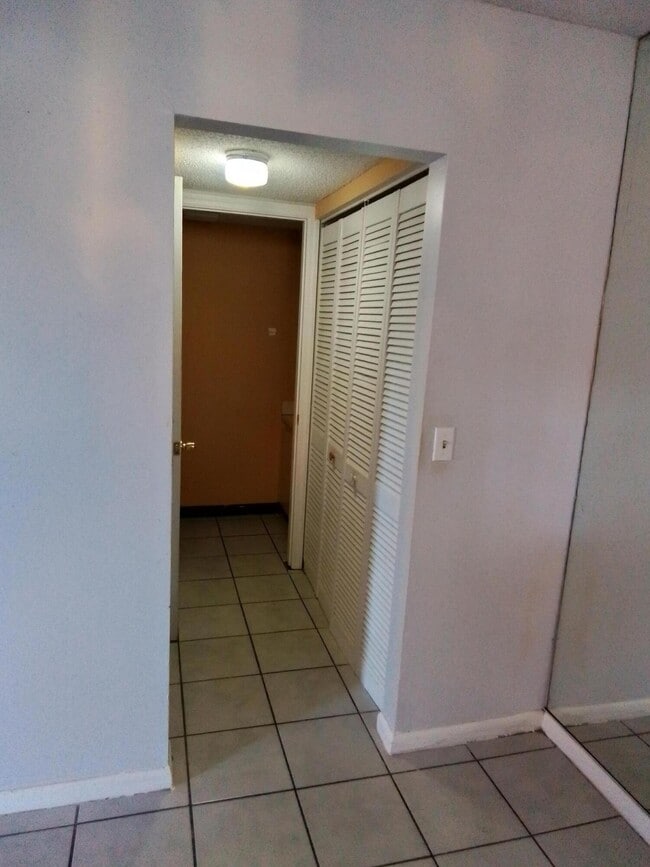 Building Photo - 1458 N Lawnwood Cir