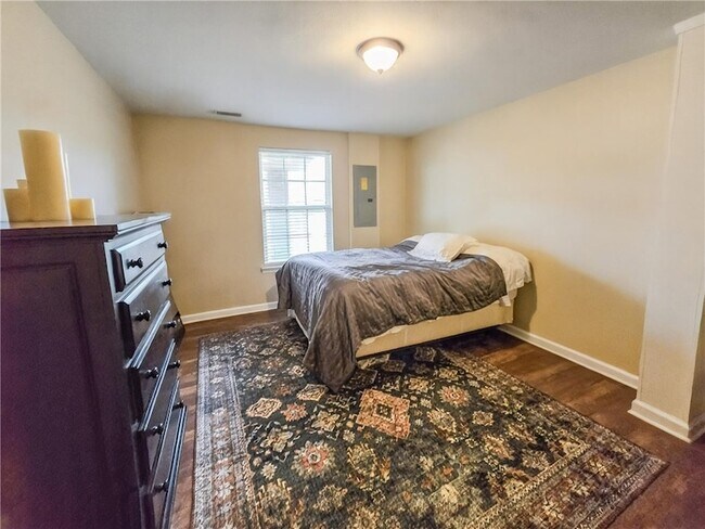 Building Photo - 813 Fairgate Drive