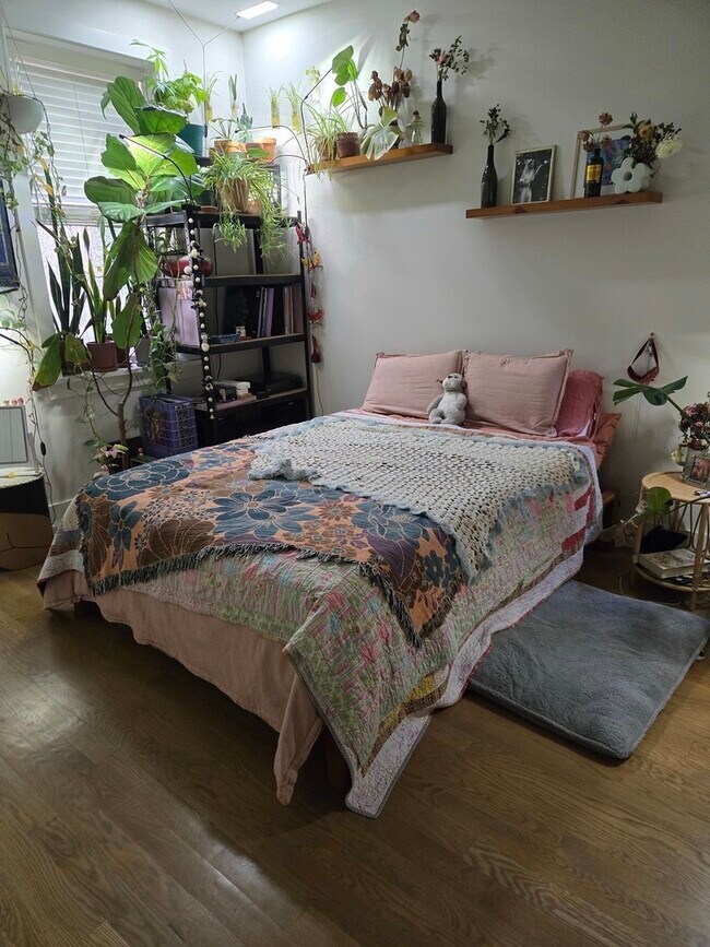 Building Photo - 3707 N Southport Ave