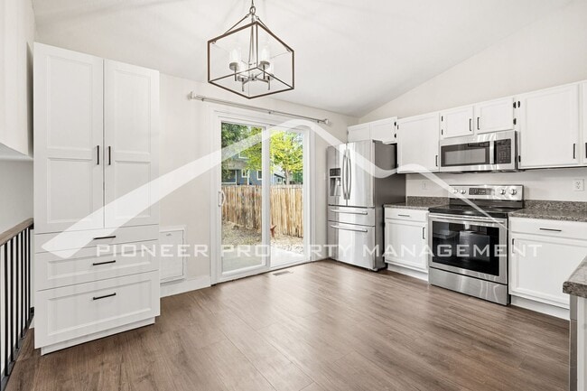 Building Photo - Charming home in Longmont