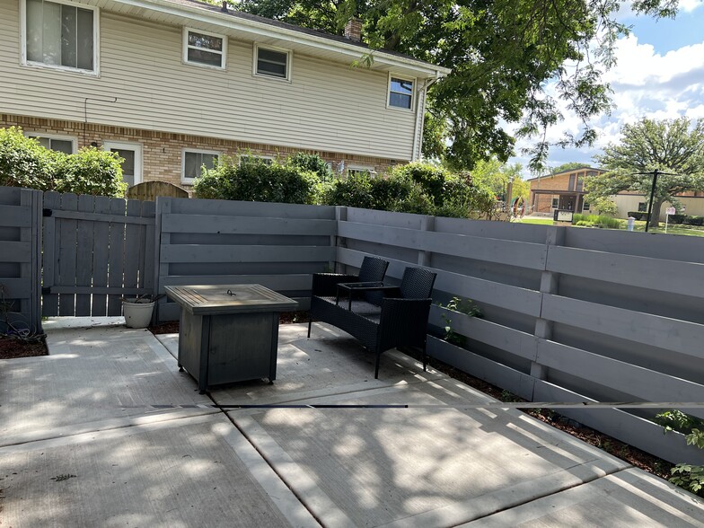 Building Photo - 8572 W Villard Ave