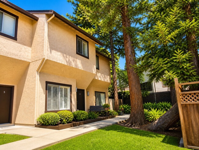Entry front units - Sequoia Townhouses